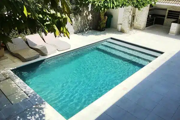 piscina-elegante-e-raffinata